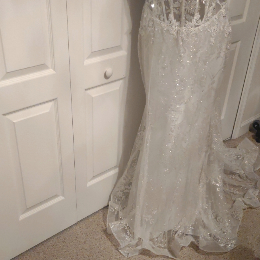Elegant White Lace Wedding Dress